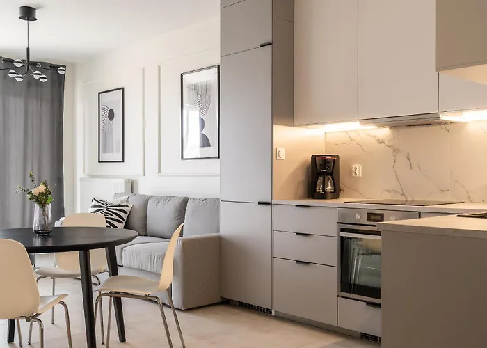 Rentplanet - Quorum Apartment *