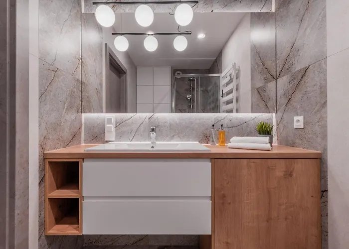 Rentplanet - Quorum Apartment