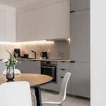 Rentplanet - Quorum Apartment