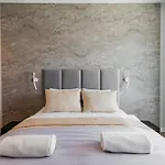Rentplanet - Quorum Apartment *