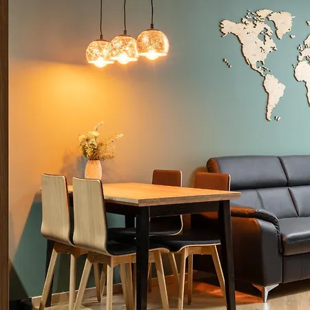Rentplanet - Quorum Apartment *