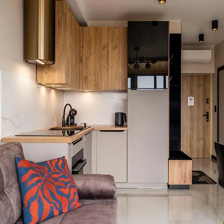 Rentplanet - Quorum Apartment